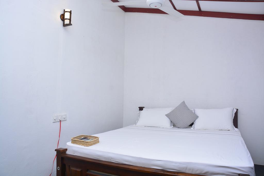Livinginn Polonnâruvâ Extérieur photo