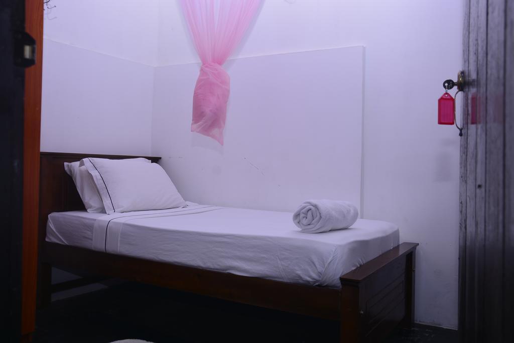 Livinginn Polonnâruvâ Extérieur photo